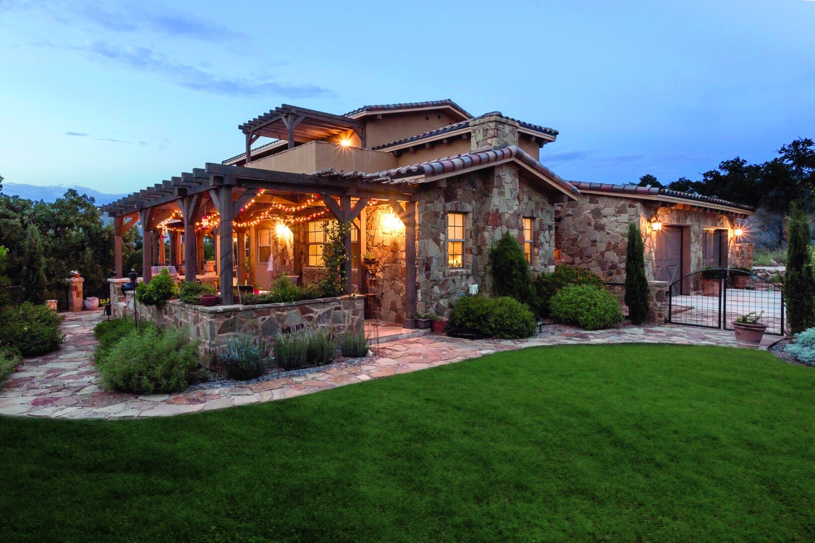 award-winning-custom-home-builder-in-downtown-marble-falls-i-showcase